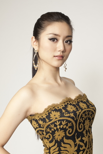 健康的な食事を楽しむ出場者